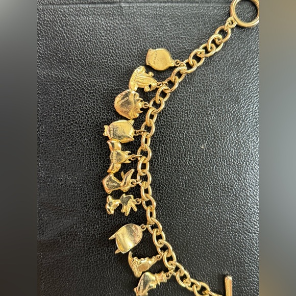 Vintage Warner Brothers 1992 Gold Tone Toggle Charm Bracelet - Picture 6 of 8